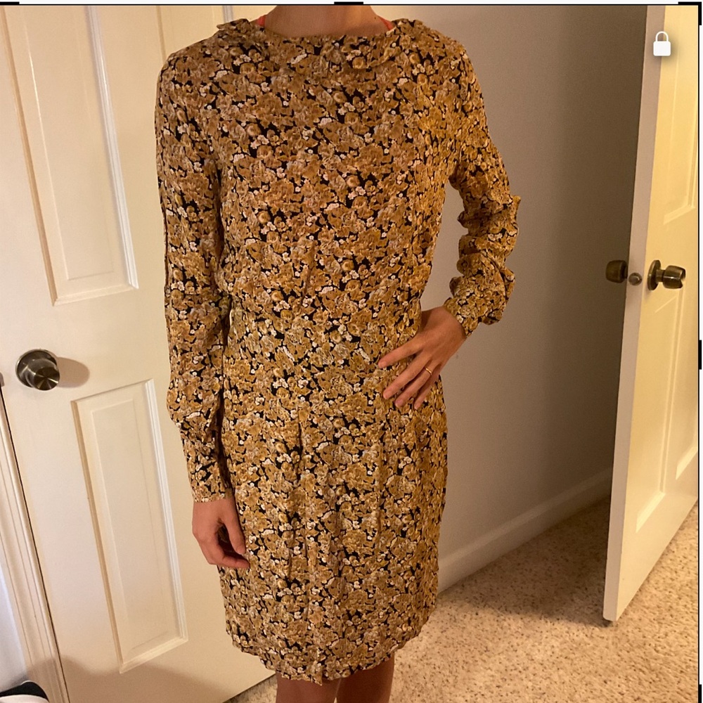 Ganni - Beautiful fully lined Black/Cream/Gold Floral Long Sleeve Dress. Size S